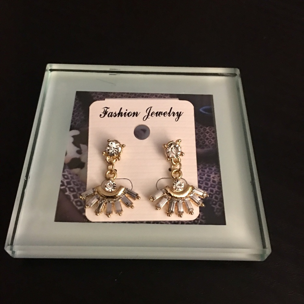 Women’s earrings